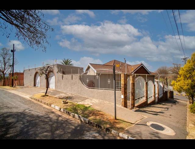 4 BEDROOM HOUSE FOR SALE IN KENSINGTON